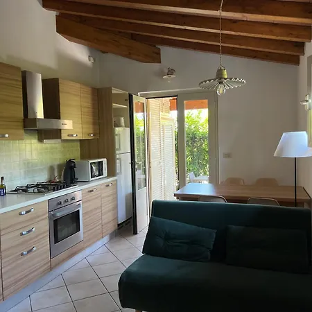 Versilia Villina Lola * مارينا دي بييتراسانْت